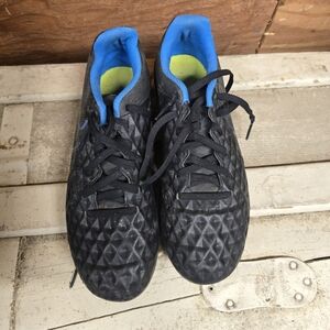Men's size 5.5 Nike Tiempo cleats